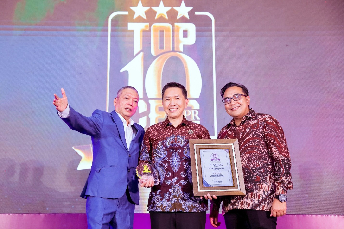 Bank Danus kembali raih BPR Berpredikat Bintang 5 Kategori BPR Beraset di atas Rp100 Miliar ke atas yang tumbuh pesat selama 3 tahun dalam ajang The Finance Top 100 BPR 2026